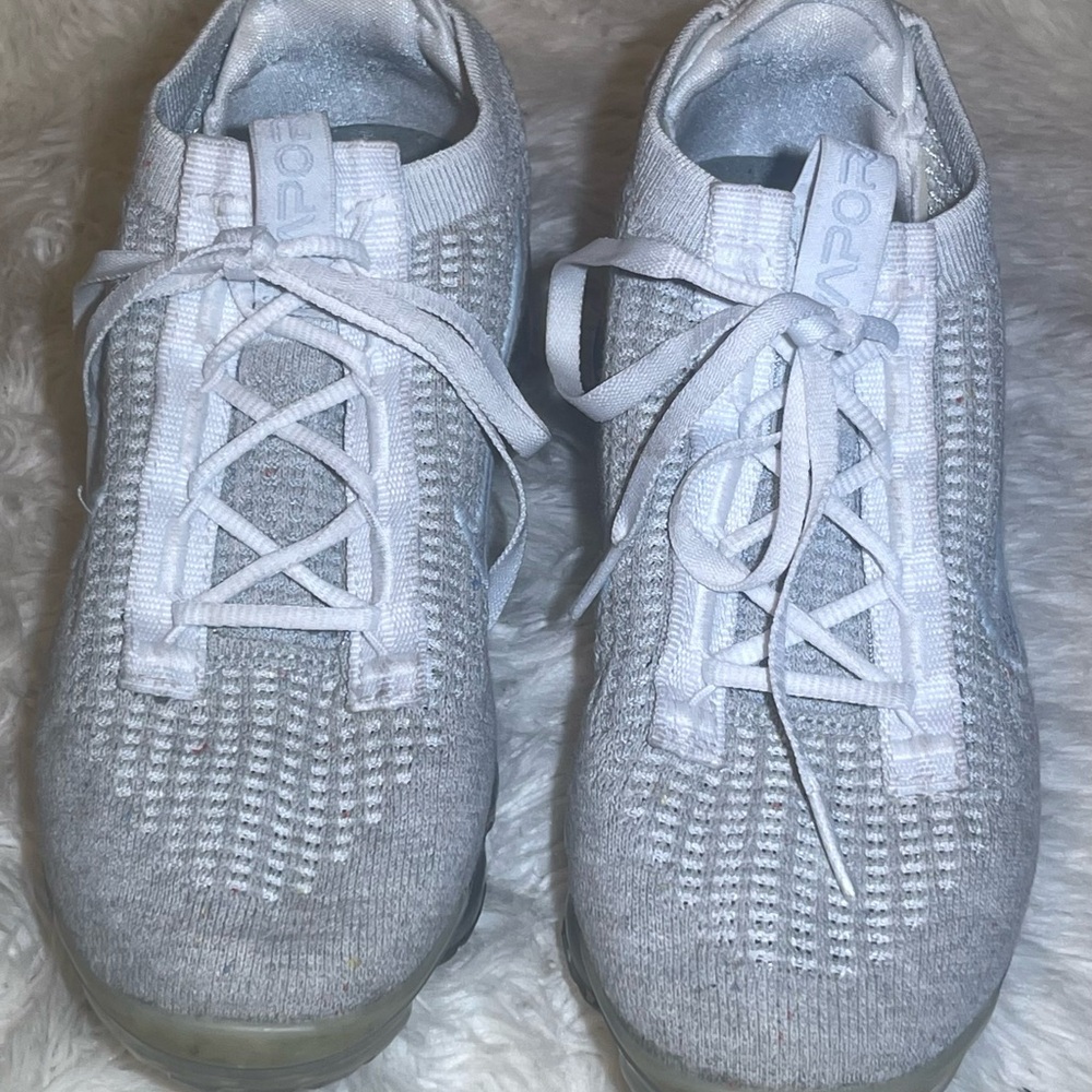 Nike vapormax women’s White and Gray Athletic Sneakers 2021 size 6.5